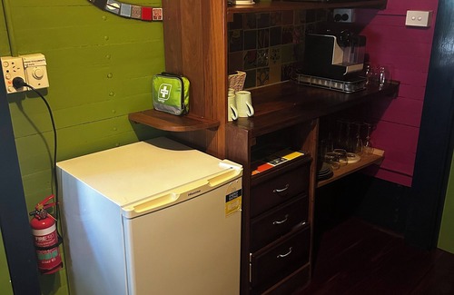 South Fremantle Casa | Stylish Studio on South terrace. 2 Minute walk to the beach.