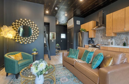 Talbot's Corner Casa | Stylish Studio for 6 Near Broadway & East Nashville Restaurants | Lischey Loft