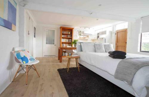 Annandale Casa | Stylish Studio in Heart of Annandale Village