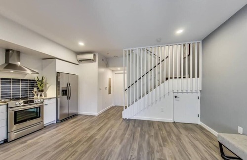Downtown Oakland Apartamento | New Stylish Studio Suite Near Downtown!