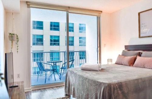 Brickell Apartamento | Stylish Studio in Miami W Cityscape Views