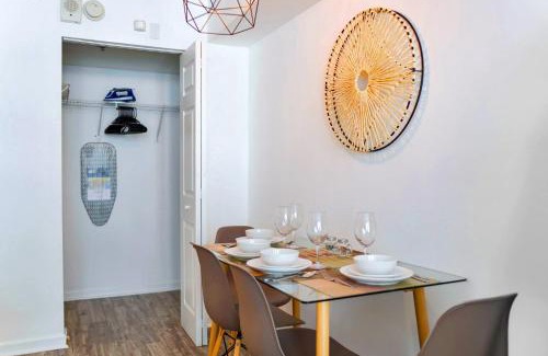 Brickell Apartamento | Stylish Studio in Miami W Cityscape Views
