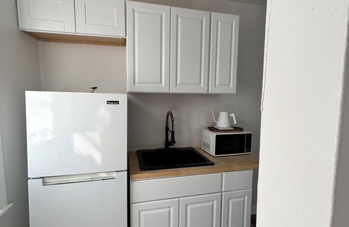 Point Breeze Apartamento | Stylish Studio in Vibrant Urban Neighborhood WiFi Ample Closet Space, TV