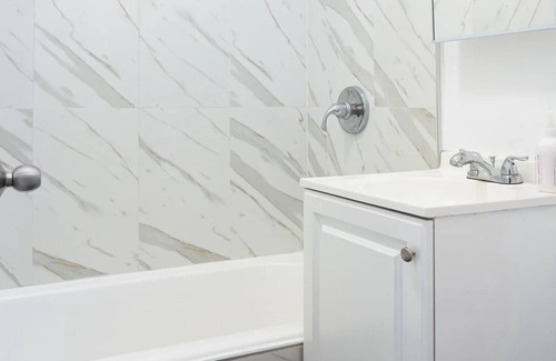 Rampart Village Apartamento | Stylish Studio Minutes to Downtown