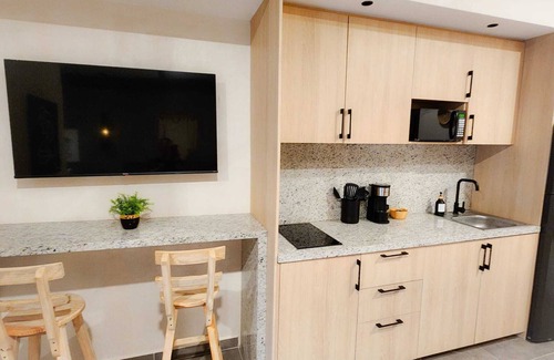 Luis Donaldo Colosio Apartamento | Stylish studio, steps to 5th Ave and 2 blocks from the beach/Free parking