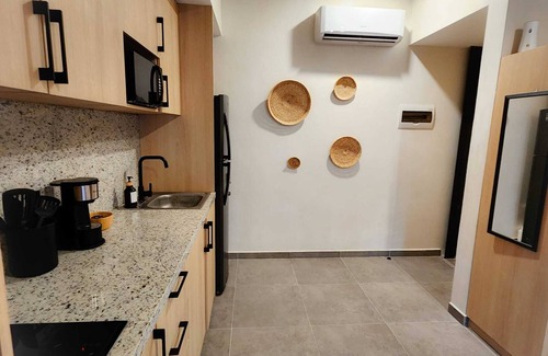 Luis Donaldo Colosio Apartamento | Stylish studio, steps to 5th Ave and 2 blocks from the beach/Free parking