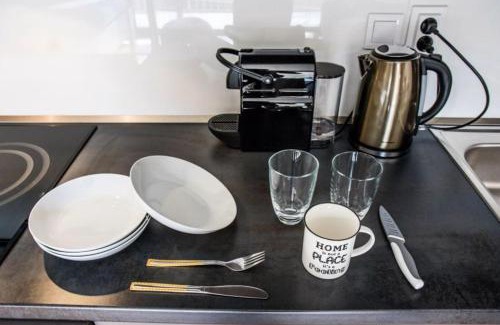 Nusle Apartamento | Stylish Studio with Balcony, 12 Min to City Centre, Free Netflix & WiFi