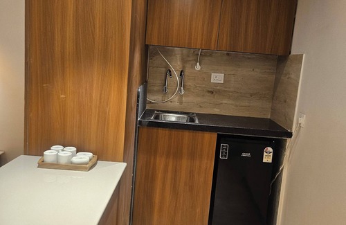 Panch Batti Apartamento | Stylish studio with wi-fi, pantry, coffee, and central location.