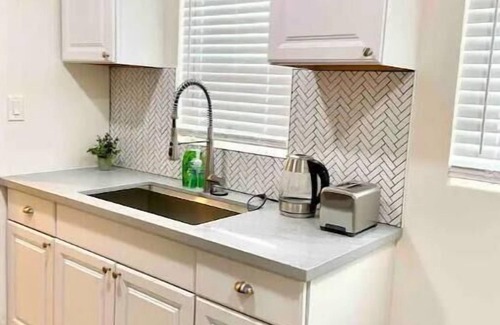 Lawndale Apartamento | Stylish Suite - LAX, SoFI/Forum Garage & Laundry