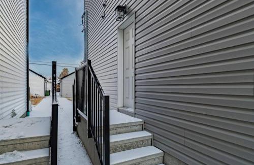 Jasper Place Casa | Stylish Suite-NearWEM-4 Bed-Central