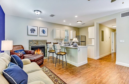 American Beach Condominio | Stylish & sun-filled retreat with large patio & fireplace - near beaches & golf