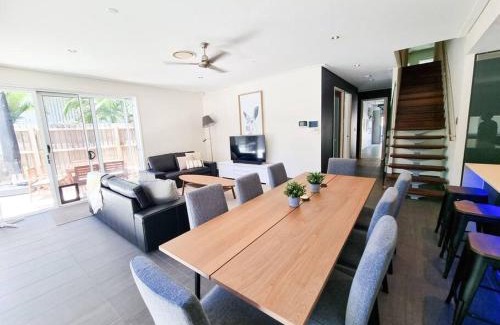 Surfers Paradise Villa | Stylish Surfers Paradise Haven 4BR4B Stunning Pool 2