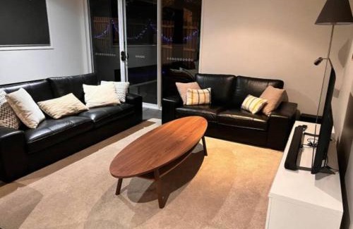 Surfers Paradise Villa | Stylish Surfers Paradise Haven 4BR4B Stunning Pool 2