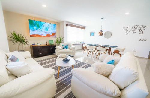Downtown Cancun Apartamento | Stylish Three-Bedroom Condo w/Pool