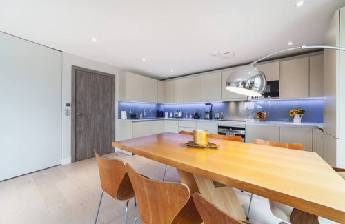 St. Mary's Park Apartamento | Stylish Three-Bedroom Flat in Vibrant Battersea