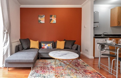 Rickmansworth Apartamento | Stylish Town Centre Apartment, ALLOCATED FREE PARKING SPACE, RICKMANSWORTH HIGH STREET, Modern Decor, Juliet Balcony, Walking Distance to Rickmansworth Station Metropolitan Line