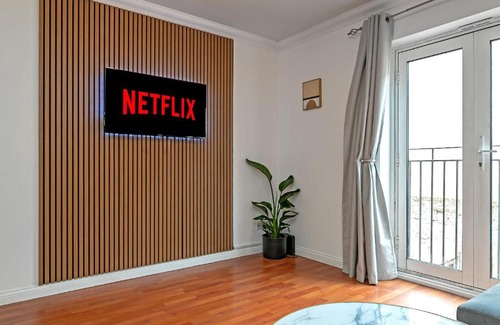 Rickmansworth Apartamento | Stylish Town Centre Apartment, ALLOCATED FREE PARKING SPACE, RICKMANSWORTH HIGH STREET, Modern Decor, Juliet Balcony, Walking Distance to Rickmansworth Station Metropolitan Line