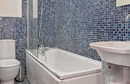 Rickmansworth Apartamento | Stylish Town Centre Apartment, ALLOCATED FREE PARKING SPACE, RICKMANSWORTH HIGH STREET, Modern Decor, Juliet Balcony, Walking Distance to Rickmansworth Station Metropolitan Line