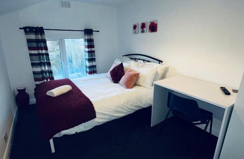 Coventry Casa | Stylish Town House - Modern double room - 3