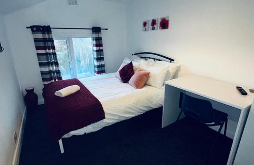 Coventry Casa | Stylish Town House - Modern double room - 3
