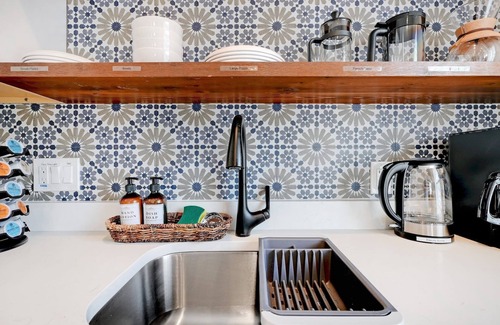 Mahncke Park Casa | Stylish townhome, prime location, pet friendly