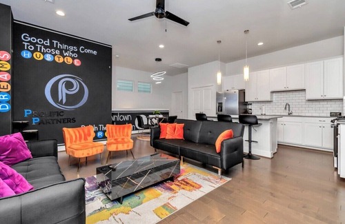 Riverside Terrace Casa | Stylish Townhouse in Central Houston