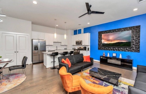 Riverside Terrace Casa | Stylish Townhouse in Central Houston
