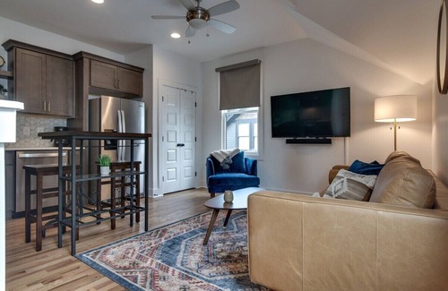 Greenwood Casa | Stylish East Nashville Townhouse for 6
