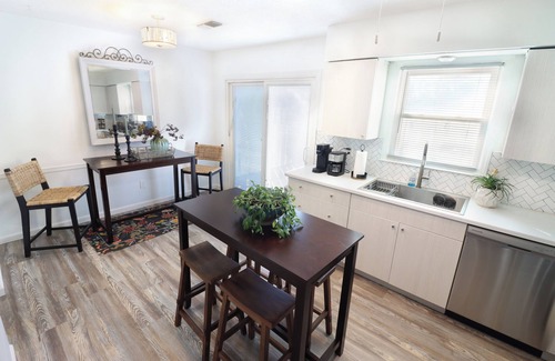Myrtle Beach Casa | Stylish Townhouse Next to Beach Prime Location