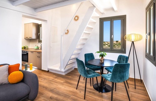 Pyrgos Apartamento | Stylish two bedroom apartment with outdoor Hot Tub and private parking