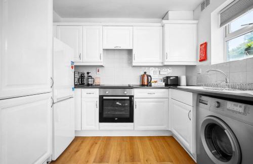 Birmingham Casa | Stylish Two Bedroom House - Parking - Garden 55H