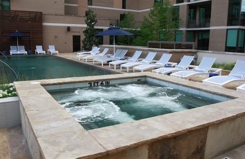 Glencoe Hotel | Stylish Unit w/ Outdoor Pool by Bush Presidential Center