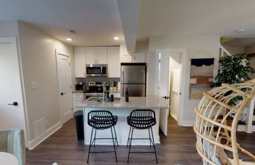 Villa Heights Apartamento | Stylish Uptown 2BR & 1.5 Bath Getaway, by Mansion
