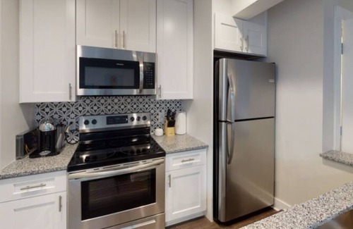 Villa Heights Apartamento | Stylish Uptown 2BR & 1.5 Bath Getaway, by Mansion