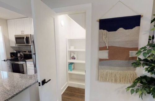 Villa Heights Apartamento | Stylish Uptown 2BR & 1.5 Bath Getaway, by Mansion
