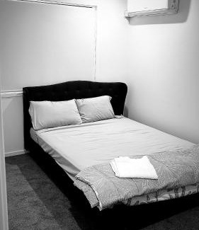 Redbank Plains Casa | Stylish Urban Escape 4 minutes walk to the mall