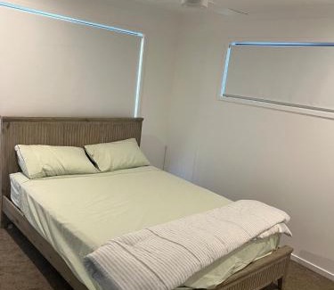 Redbank Plains Casa | Stylish Urban Escape 4 minutes walk to the mall