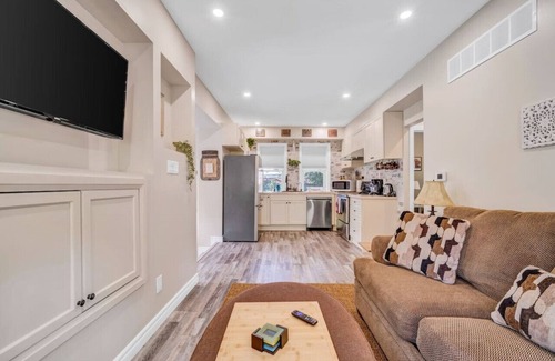 Kitchener Casa | Stylish Urban Escape - Close to DTK and Expwy