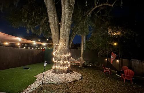 Lake Magdalene Casa | Stylish Urban Haven, Cozy, Central