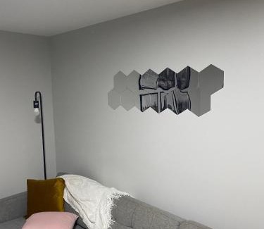 Bronzeville Apartamento | Stylish Urban Retreat 3 Bedroom Newly Remodeled