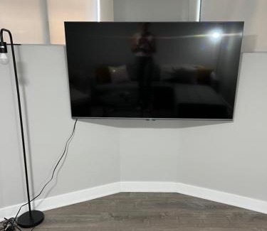 Bronzeville Apartamento | Stylish Urban Retreat 3 Bedroom Newly Remodeled