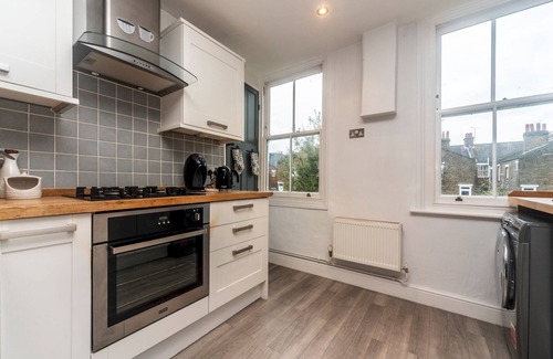 Earlsfield Casa | Stylish Victorian Home-1 Br 15 mins Central London