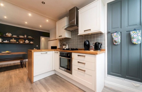 Earlsfield Casa | Stylish Victorian Home-1 Br 15 mins Central London