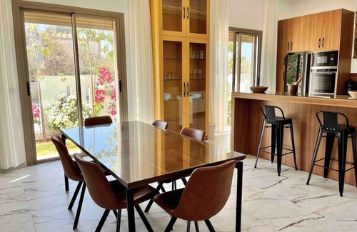 Medina Villa | Villa elegante cerca de la playa
