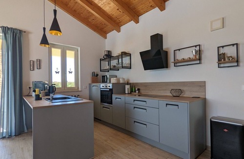 Bale Villa | Villa elegante con piscina en las afueras de la ciudad medieval de Bale para 6