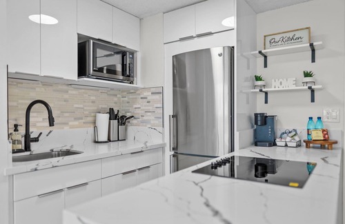 Diamond Head - Kapahulu - St. Louis Condominio | Stylish Waikiki 1-Bedroom, Just Steps from the Beach!