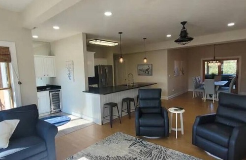 Manteo Condominio | Stylish Waterfront/Marina Condo