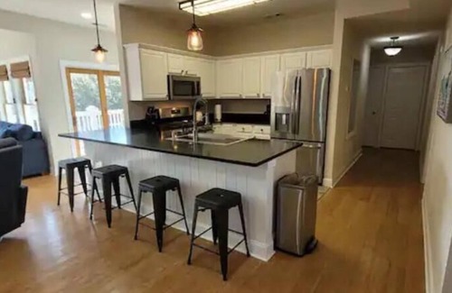 Manteo Condominio | Stylish Waterfront/Marina Condo