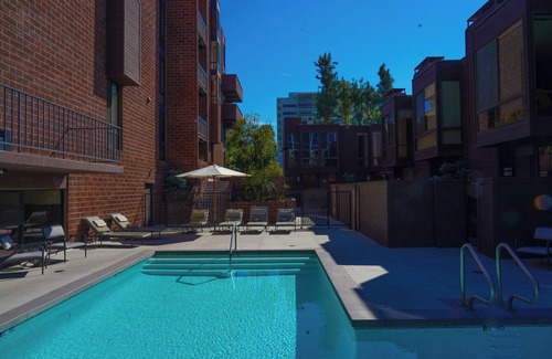 Beverly Hills Apartamento | Stylish WEHO Penthouse with roof garden in prime LA Location