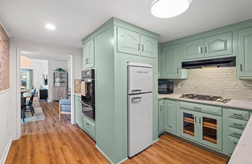 Rosedale Casa | Stylish West Plaza Retreat w/ Huge Yard, BBQ, and Games